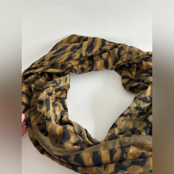 Animal print scarf large soft scarf, size M new with tags - Picture 6 of 9